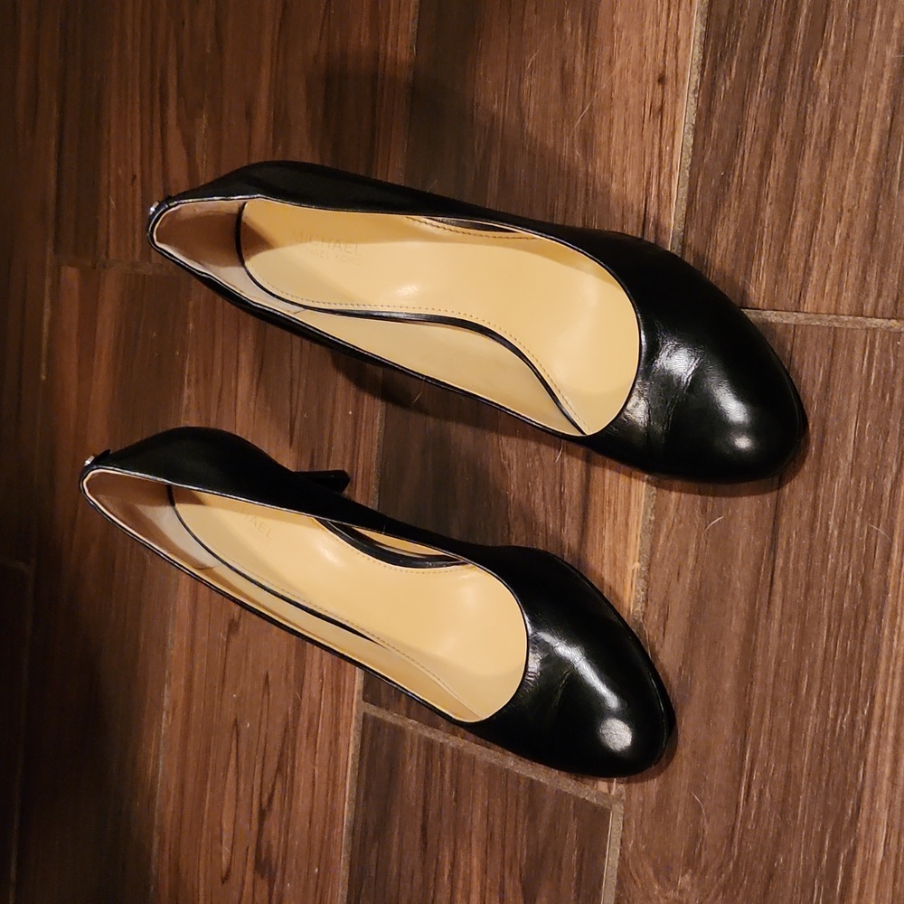 Michael Kors 8 1/2 Black Heels